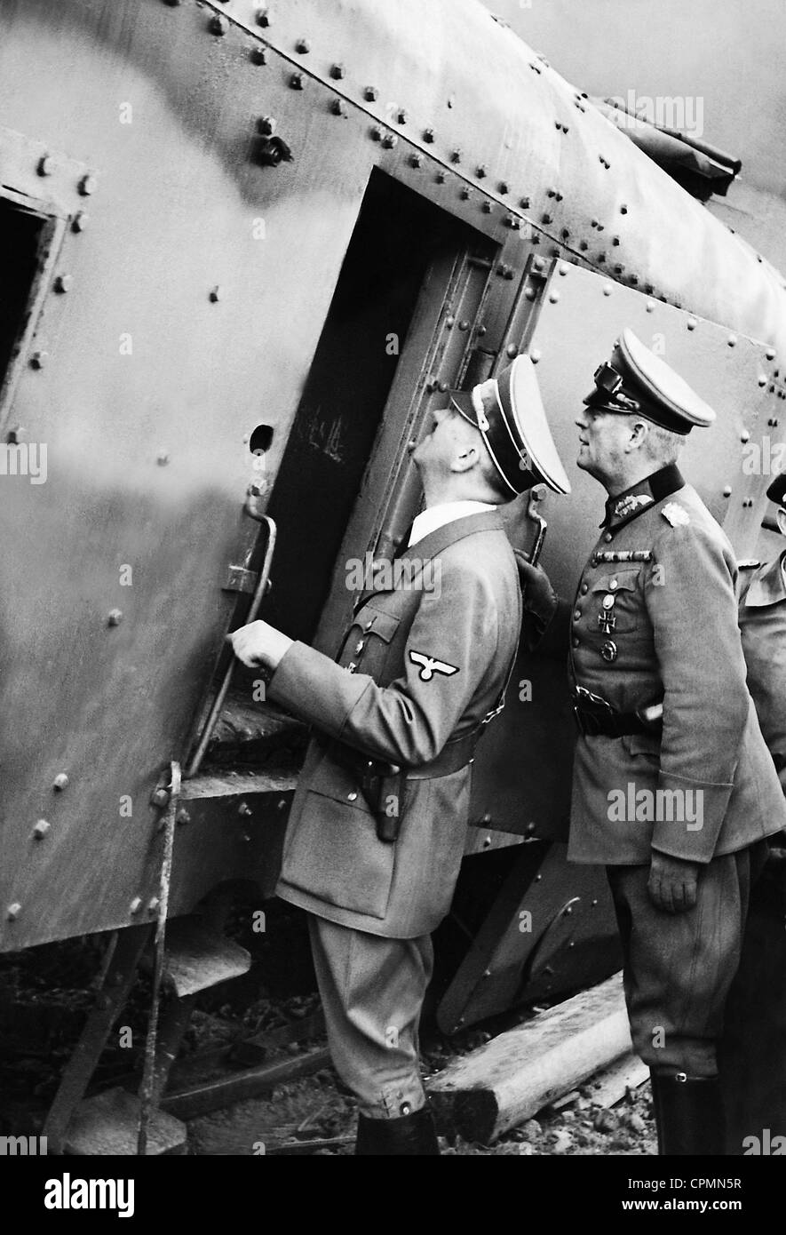 Adolf Hitler e il Colonnello generale Wilhelm Keitel durante una sosta sulla parte anteriore in Polonia, 1939 Foto Stock