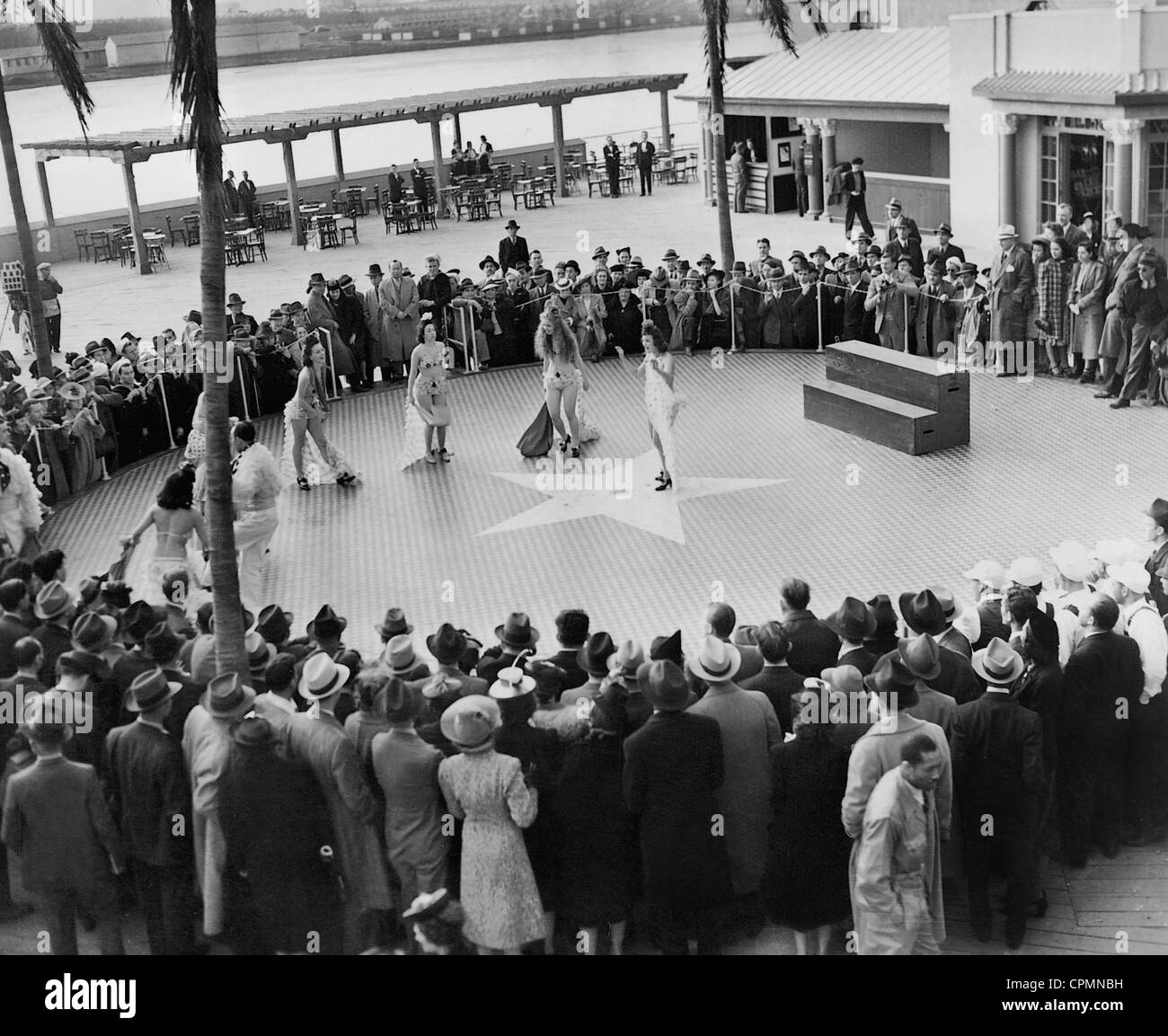 Ballerini cubani divertire il pubblico alla fiera mondiale di New York, 1939 Foto Stock