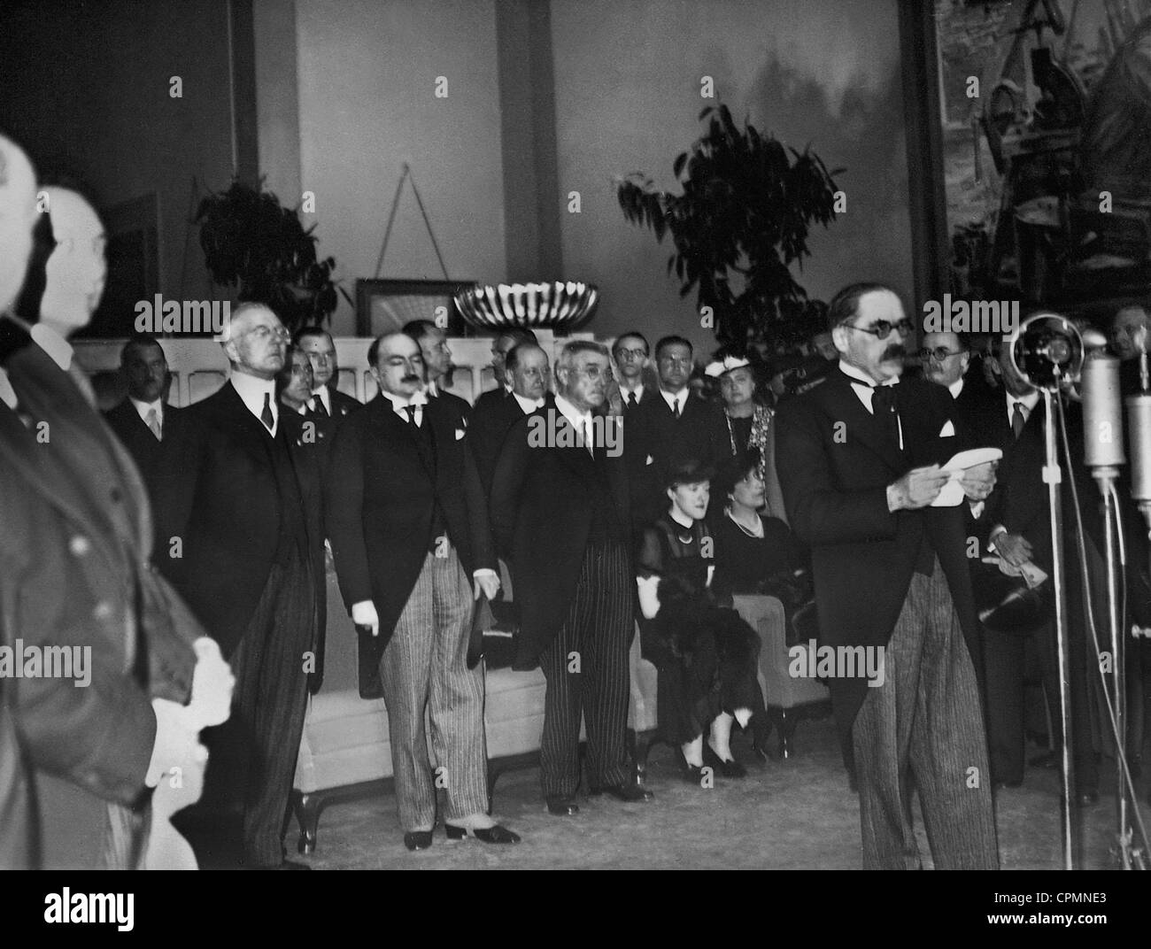 Apertura del padiglione tedesco presso il Salone Mondiale di Parigi 1937 Foto Stock