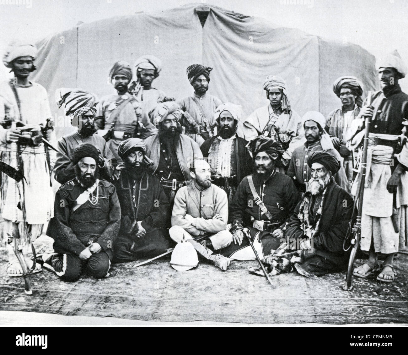 LOUIS CAVAGNARI (1841-1897) British emmisary politici con i leader afghani a Kabul nel maggio 1879. Foto John Burke Foto Stock