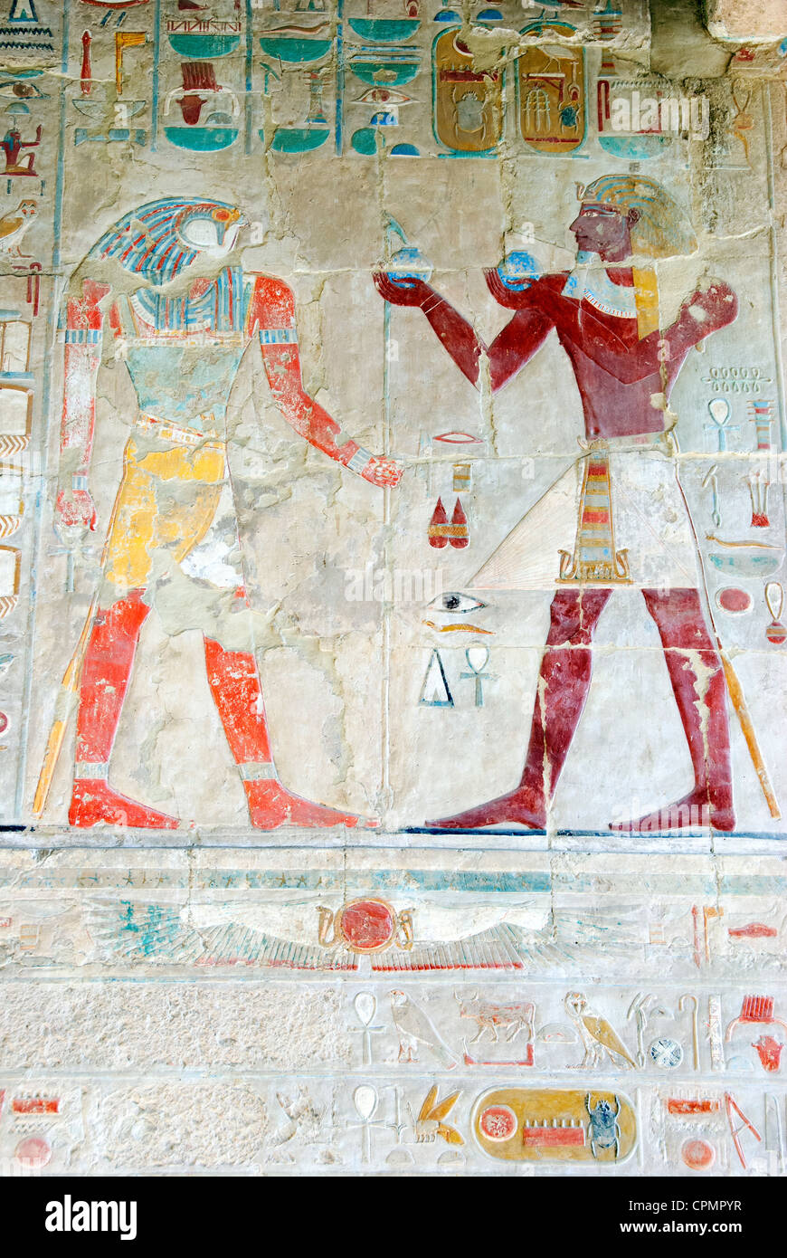 Offerte per Horus -geroglifica simboli al tempio mortuario della Regina Hatshepsut - Deir el-Bahari - Alto Egitto Foto Stock