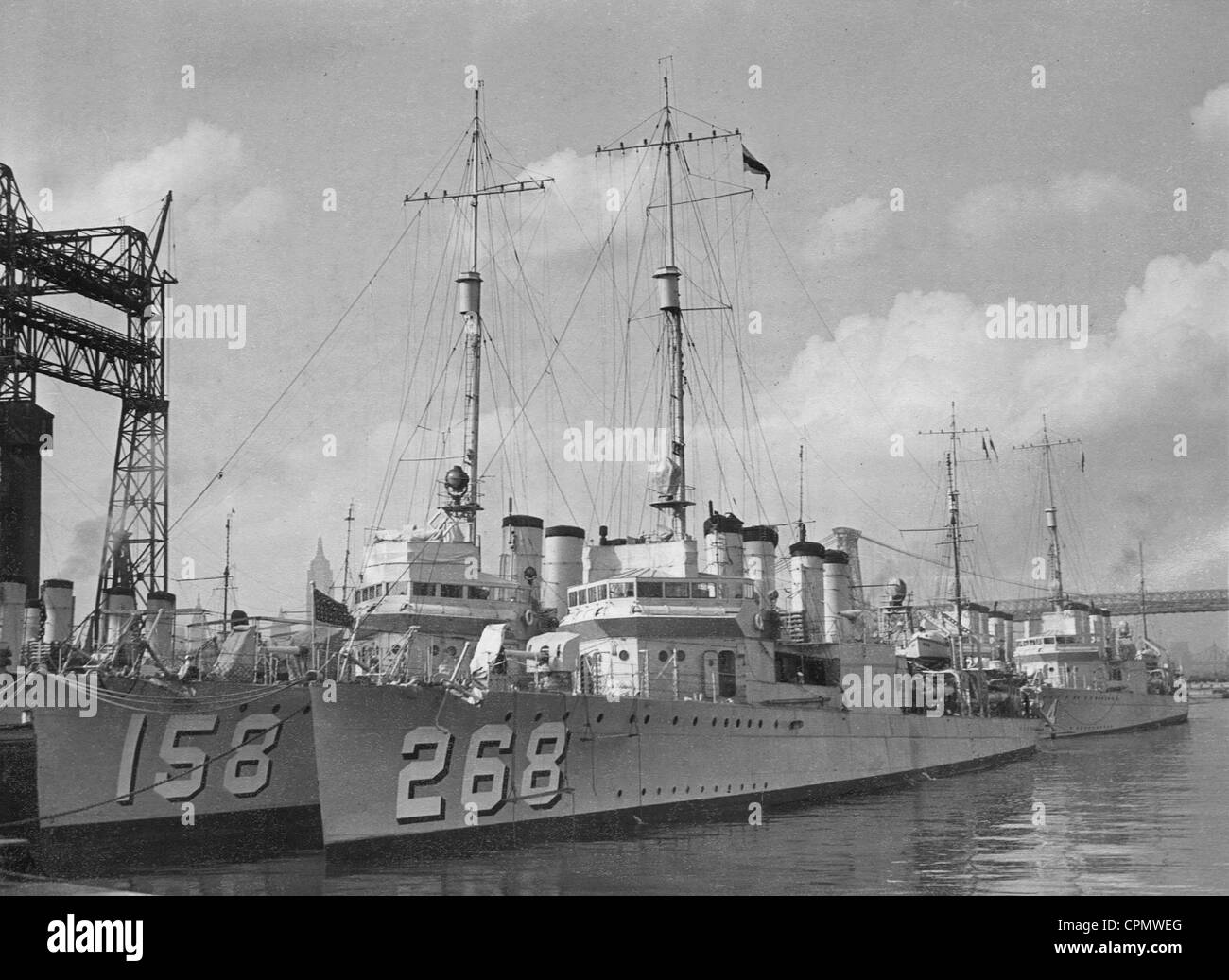 Cacciatorpediniere americani nel porto navale di Brooklyn, 1940 Foto Stock