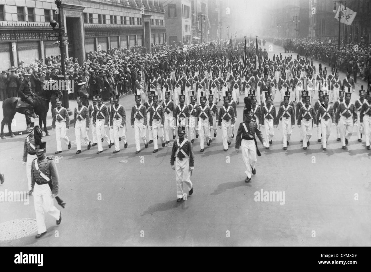 Sfilata di cadetti da San Francesco Saverio School di New York, 1926 Foto Stock