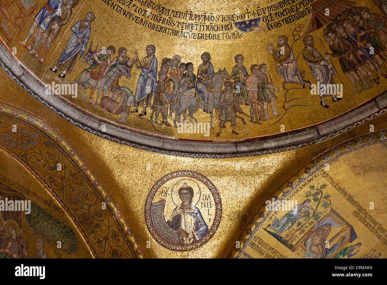 Il Coupola cupola Coupole interno con mosaici in oro in la Basilica di San Marco, Venezia Italia. 126706 Venezia Foto Stock