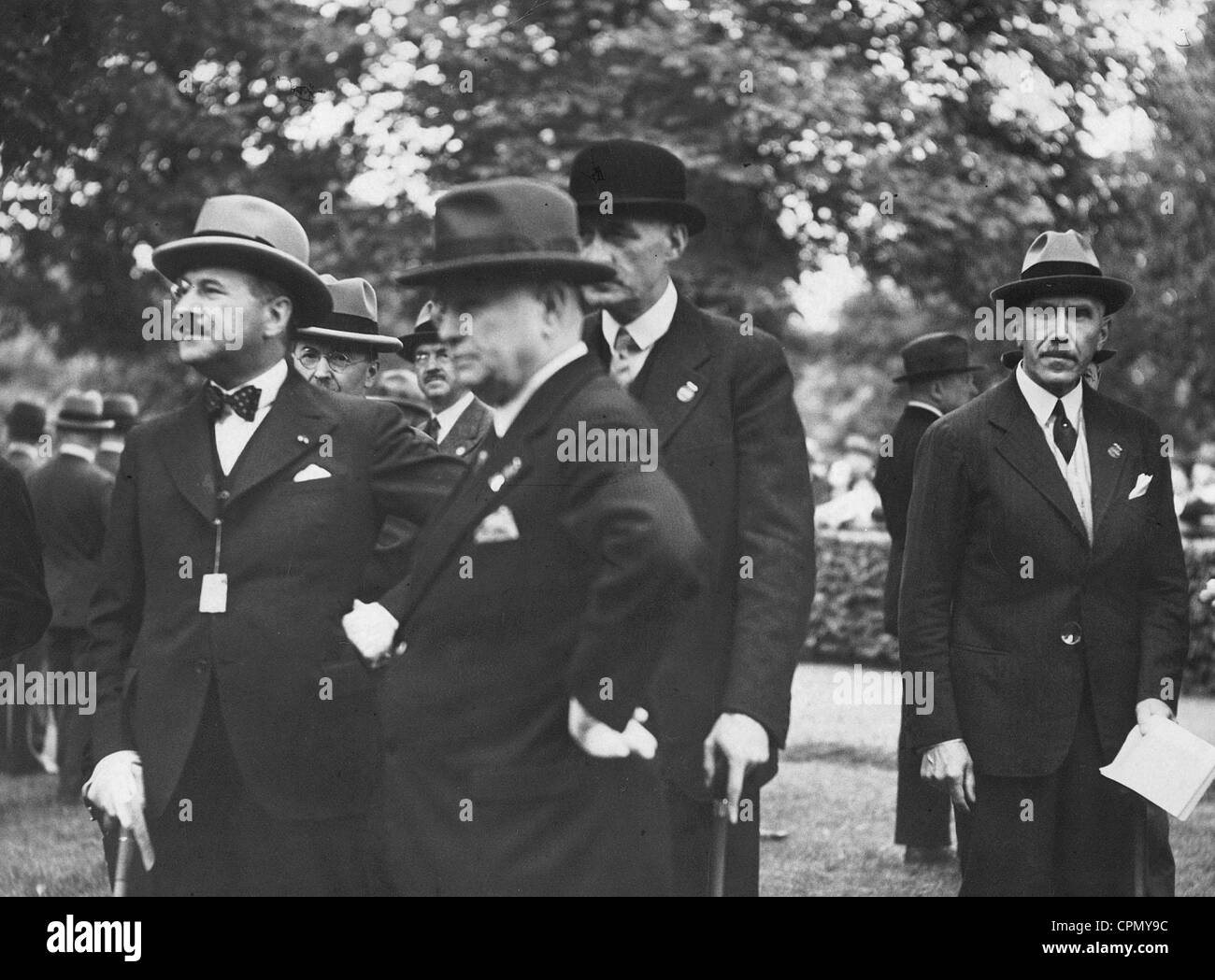 Andre Francois-Poncet e Franz von Papen a corse di cavalli, 1933 Foto Stock