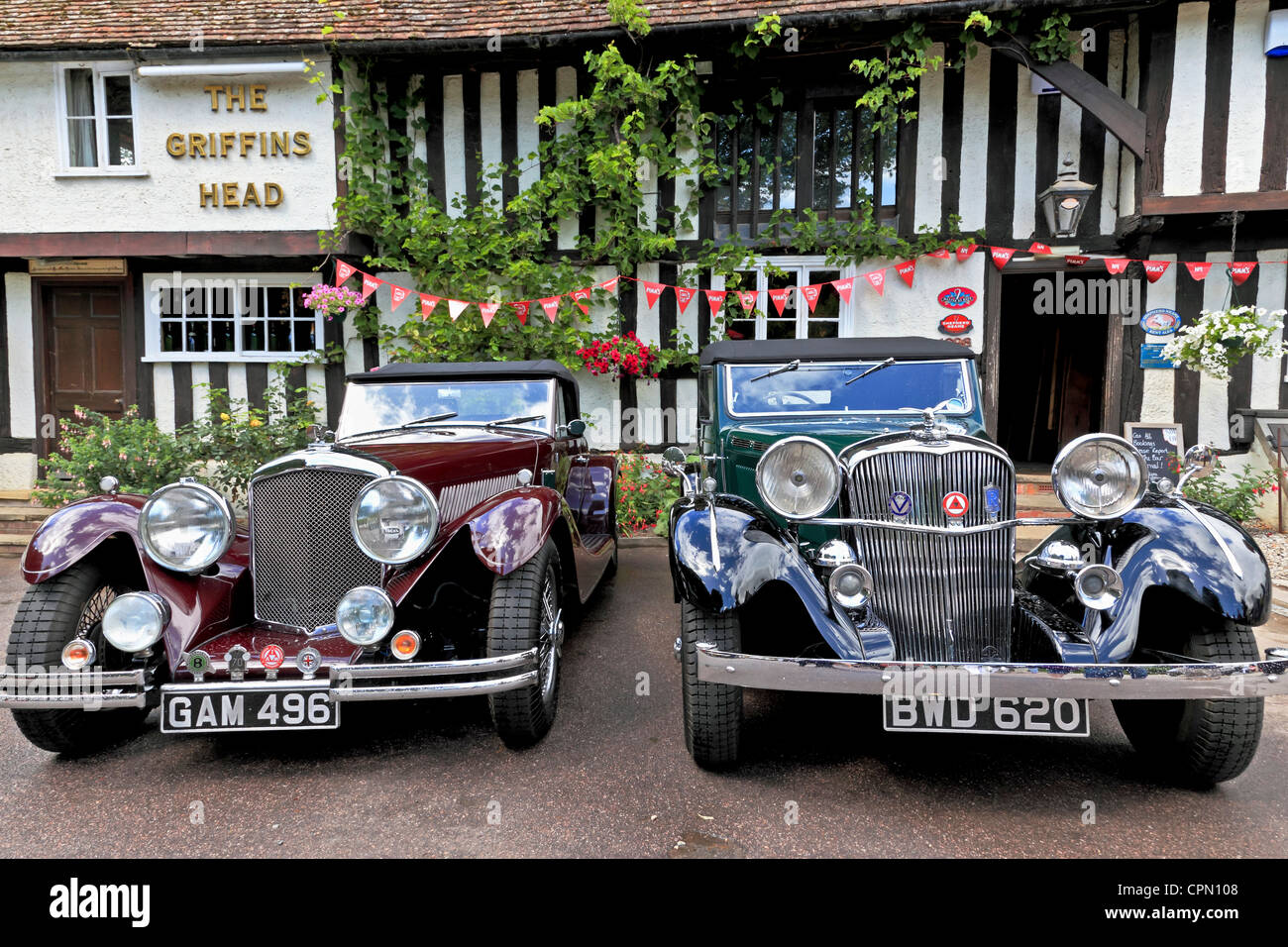 3997. Bentley speciale (sinistra) & Brough Superior al Griffin, Testa Chillenden, Kent, Regno Unito Foto Stock