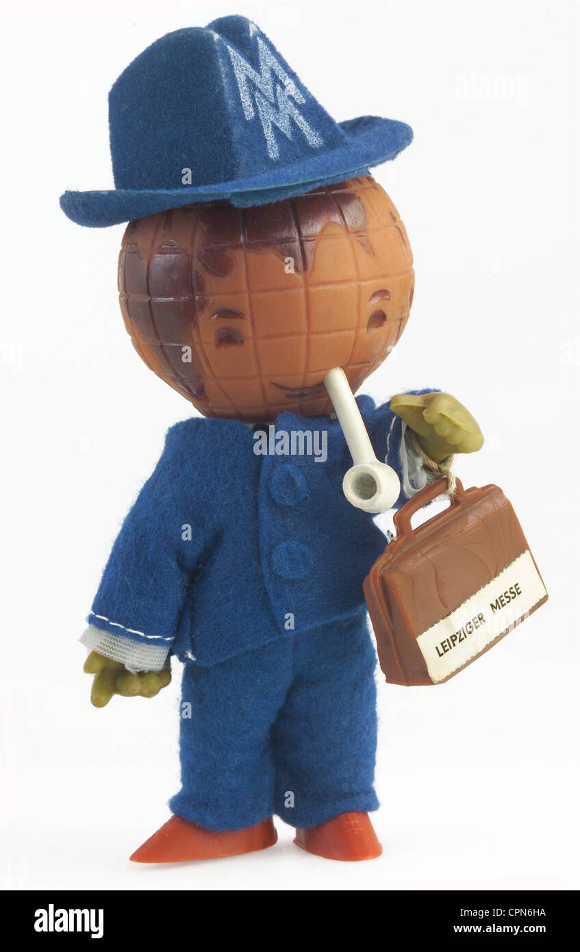 Commercio,fiere,Fiera di Lipsia,piccolo uomo della fiera,inventato di Gerhard Behrendt,fatto pubblicità per la fiera di Lipsia dal 1964 al 1990,Lipsia,Germania,Germania-Est,circa 1965,mascotte,mascotte,personaggi pubblicitari,carattere pubblicitario,fiera di Lipsia,bambola,souvenir,feltro,uomo,manichino,globo come testa,logo fiera,logo,blu,esporto-giochi,esulture-commerciali,esulture-commerciali,esulture-vendita-vendita-vendita-in Germania,simboli-esultati-esultati-vendita,esultati-vendita-vendita-vendita-vendita-vendita-vendita-vendita-esultati-vendita,esultati-vendita-vendita-vendita-vendita-vendita-vendita-vendita-esultati-vendita- Foto Stock