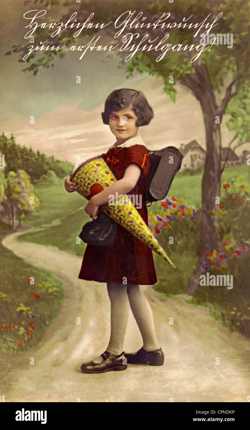 Pedagogia, scuola, scolastica con schultuete, 'Herzlichen Glueckwunsch zum ersten Schulgang', cartolina, Germania, 1928, diritti-aggiuntivi-clearences-non disponibile Foto Stock