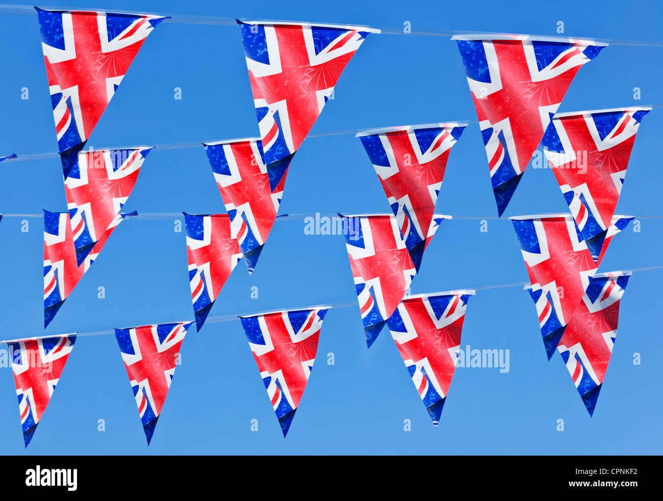 Festone Con Bandierine Union Jack (UK) – 10 Bandiere Su Nastro In Poliestere, 22,5 X 15 Cm