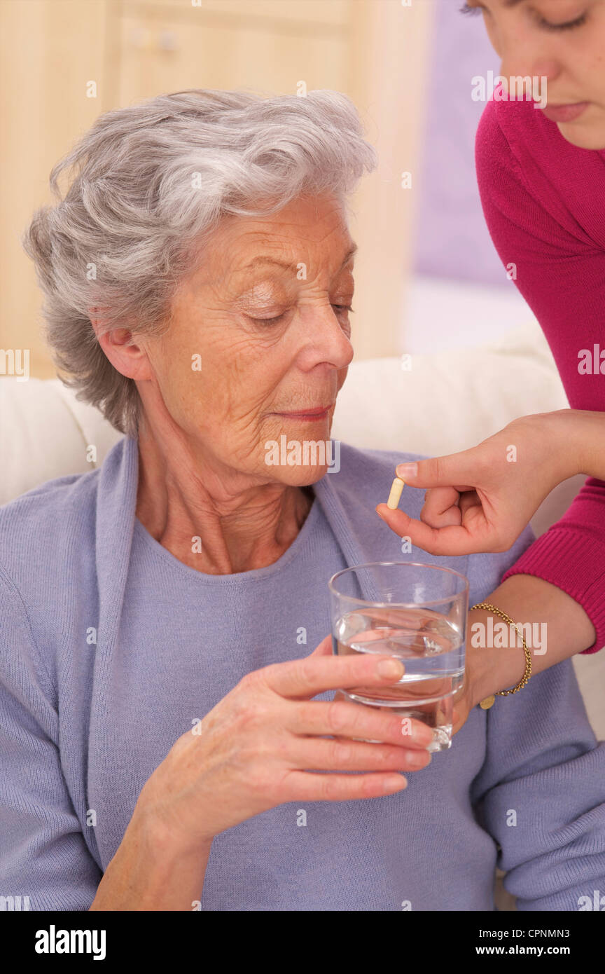 Aiuto sociale per persone anziane Foto Stock