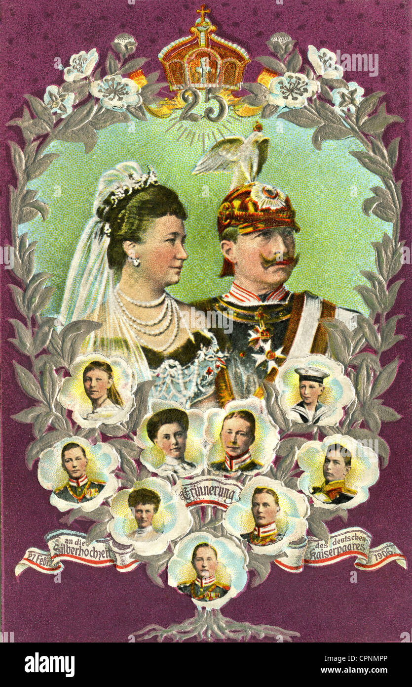 Wilhelm II, 27.1.1859 - 4.6.1941, imperatore tedesco 15.6.1888 - 9.11.1918, ritratto, con sua moglie Empress Auguste Victoria (1858 - 1921), principe ereditario Friedrich Wilhelm Victor August Ernst (1882-1951) e la sua donna Principessa ereditaria Cecilie di Meclemburgo-Schwerin (1886-1954), Wilhelm Eitel Friedrich Christian Karl (1883-1942), E La Sua Donna Duchessa Sophie Charlotte Di Oldenburg (1879-1964), Adalbert Ferdinand Berengar (1884-1948), August Wilhelm (1887-1949), Oskar Karl Gustav Adolf (1888-1958), Joachim Franz Humbert (1890-1920), Victoria Luise Adelheid Mathilde Cha, Foto Stock