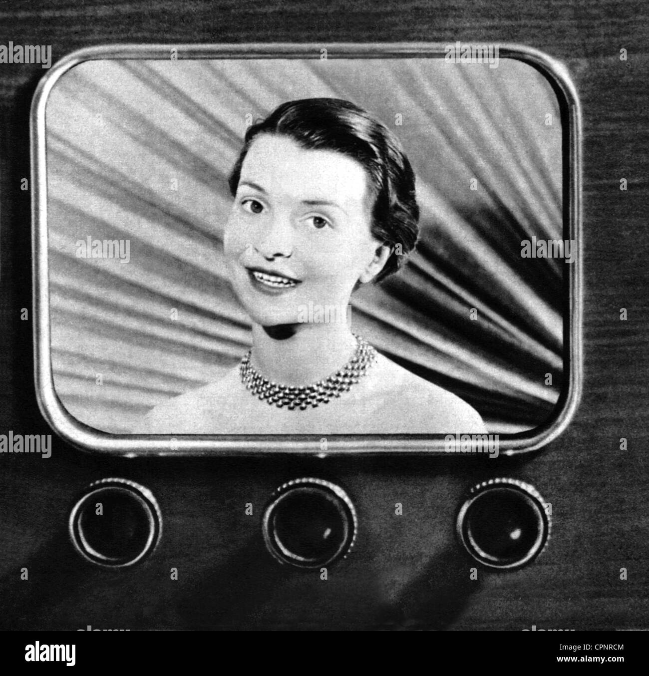 Koss, Irene, 3.8.1928 - 2.5.1996, presentatore televisivo tedesco, primo annunciatore televisivo tedesco, ritratto, dalla fine del 1950 alla televisione di prova della NWDR, e successivamente alla NDR, Germania, 1951, Foto Stock