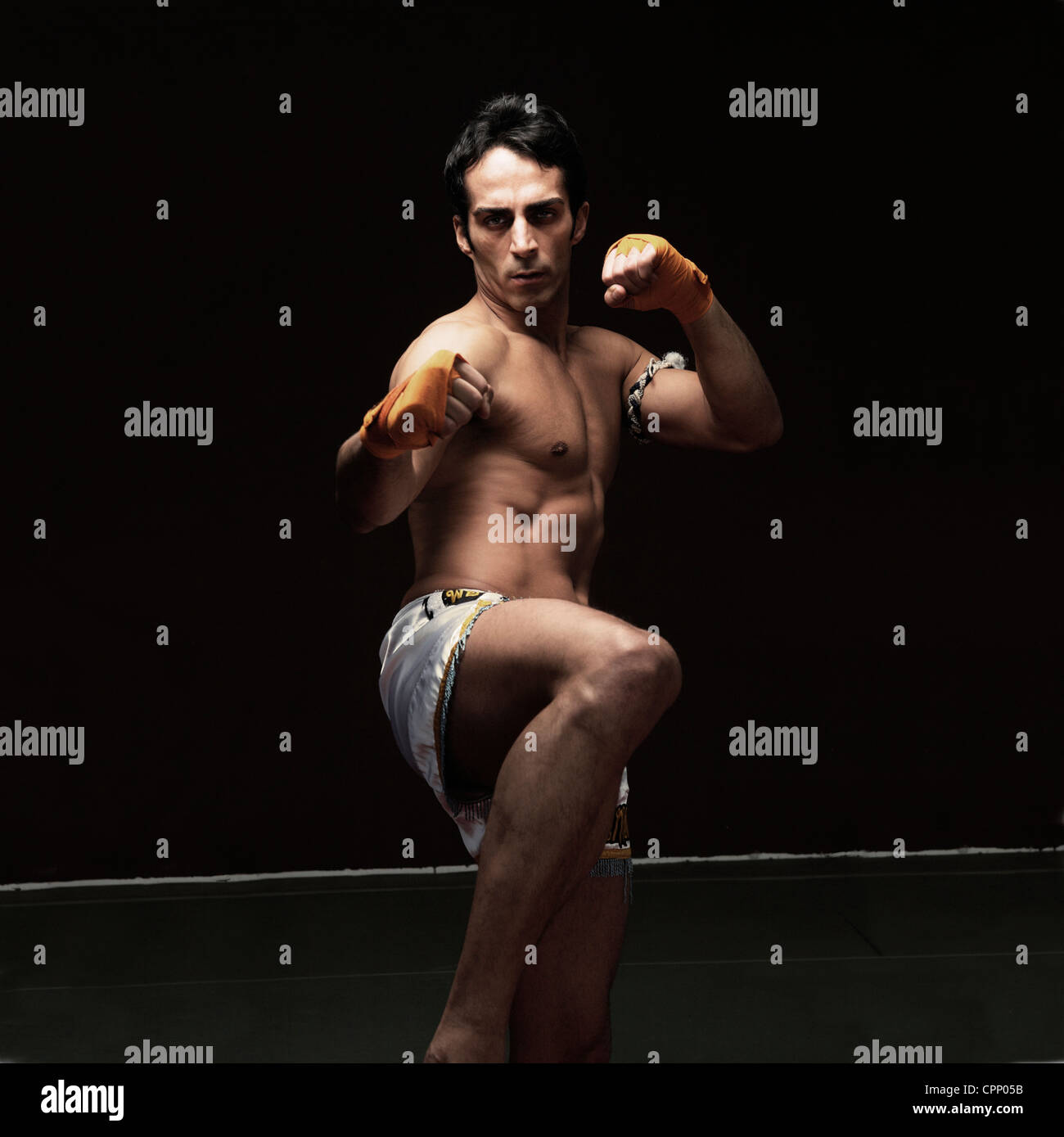 Boxer calci con alzata a suon di pugni Foto Stock