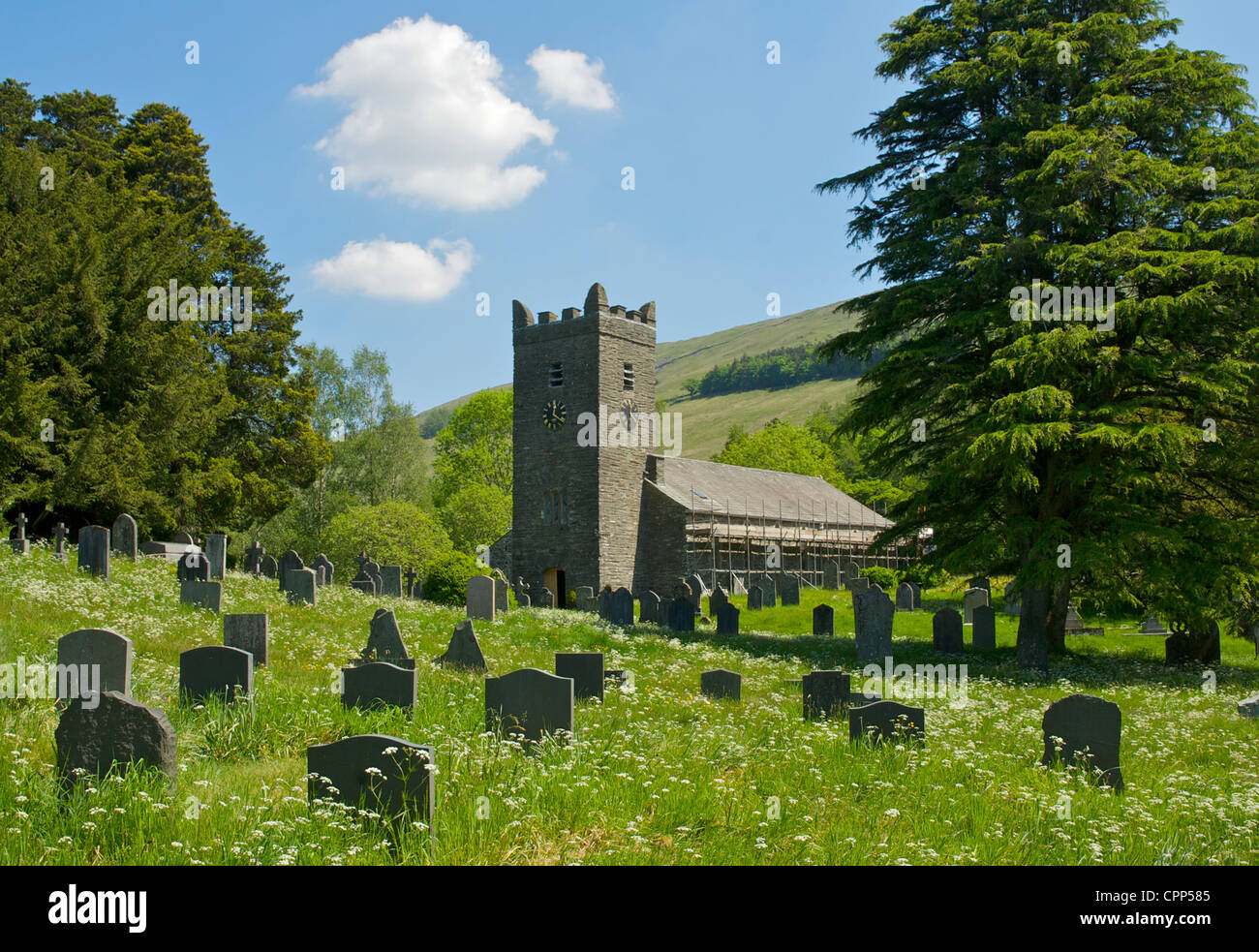 Chiesa del Gesù con i ponteggi, Troutbeck, Parco Nazionale del Distretto dei Laghi, Cumbria, England Regno Unito Foto Stock