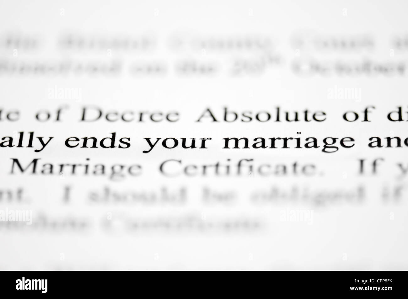 Parole da una lettera di solicitors evidenziando le parole termina il vostro matrimonio, il concetto di separazione e divorzio Foto Stock
