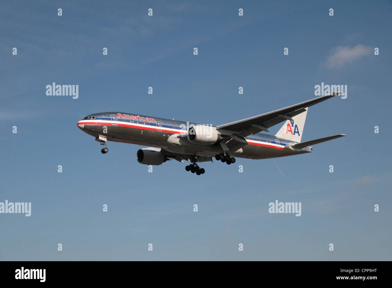 La American Airlines Boeing 777-223/ER (N786un) attorno alla terra all'aeroporto di Heathrow di Londra, Regno Unito. Feb 2012 Foto Stock