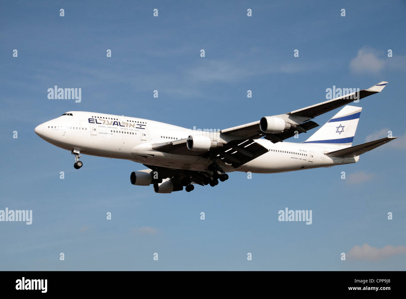 La El Al Israel Airlines Boeing 747-412 (4X-ELE) attorno alla terra all'aeroporto di Heathrow di Londra, Regno Unito. Feb 2012 Foto Stock