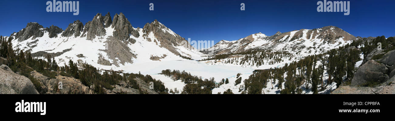 Sierra panorama di montagna di Kearsarge e Bullfrog bacino dei laghi e kearsarge pass Foto Stock