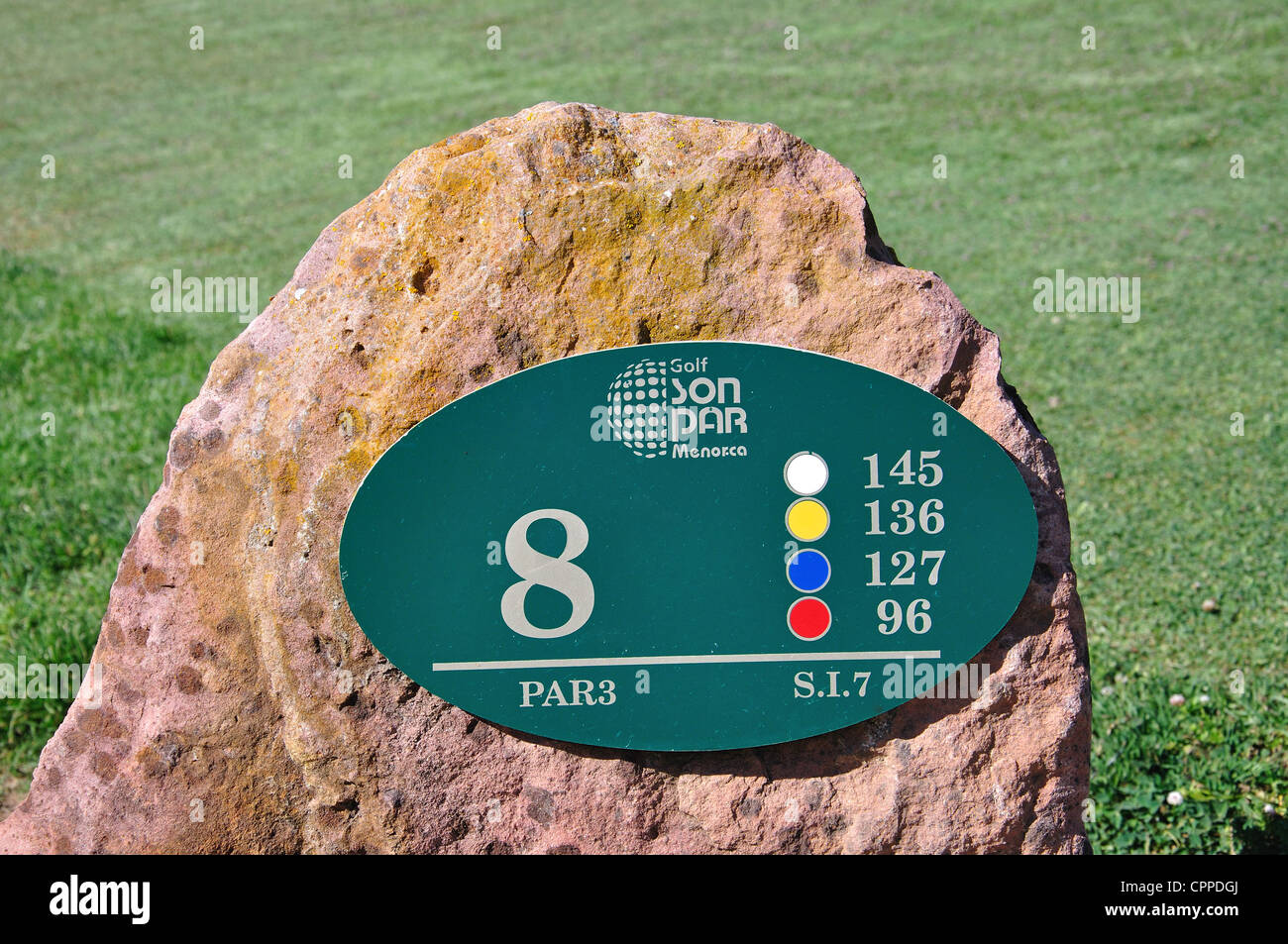 In corso distanza foro segno a golf Son Parc Golf, Parc Figlio, Menorca, isole Baleari, Spagna Foto Stock