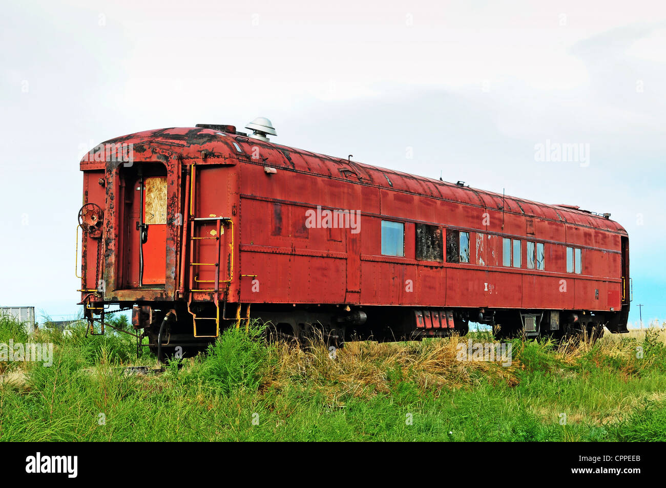 Antico vagone ferroviario passeggeri abbandonati e dimenticati Foto Stock