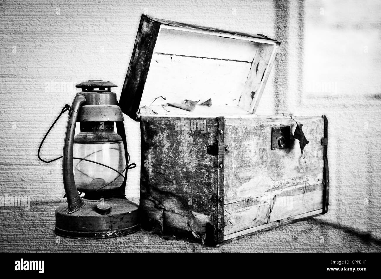 Immagine in bianco e nero di un vecchio spiovente del torace e della lanterna Foto Stock