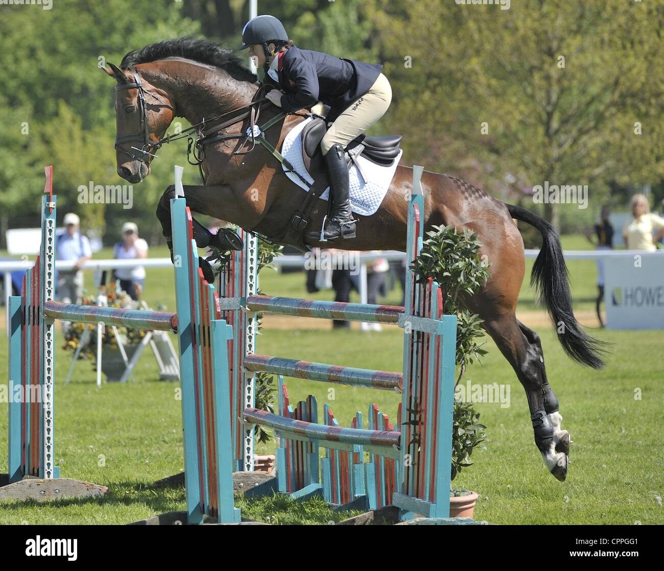 25.05.2012 Houghton Hall, Inghilterra. Piggy francese (GBR) e JAKATA in azione durante lo Show Jumping fase del FEI Nations Cup presso la Subaru Houghton International Horse Trials. Foto Stock 25.05.2012 Houghton Hall, Inghilterra. Piggy francese (GBR) e JAKATA in azione durante lo Show Jumping fase del FEI Nations Cup presso la Subaru Houghton International Horse Trials. Foto Stock