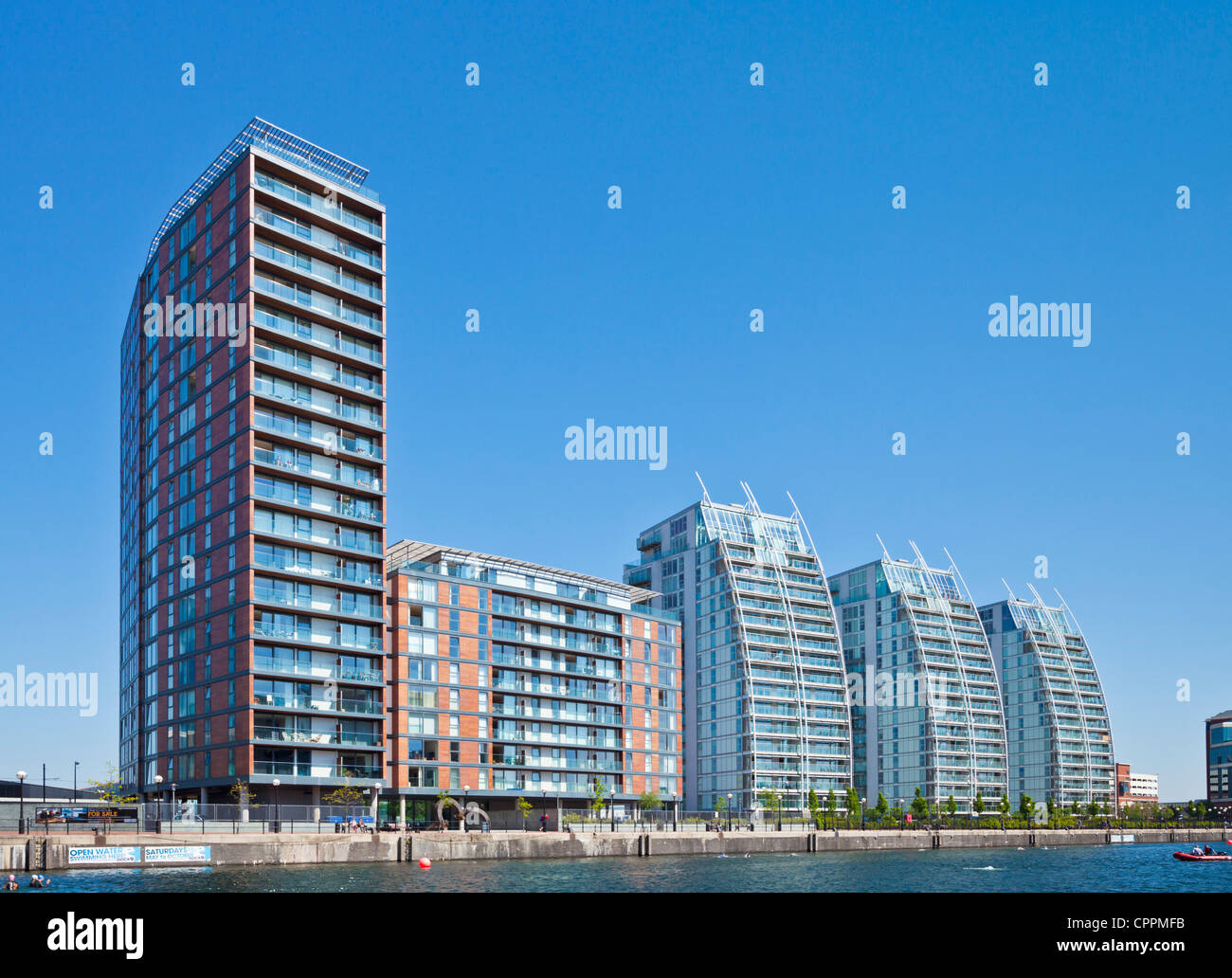 Edifici di appartamenti Salford Quays Manchester Inghilterra GB UK EU Europe Foto Stock
