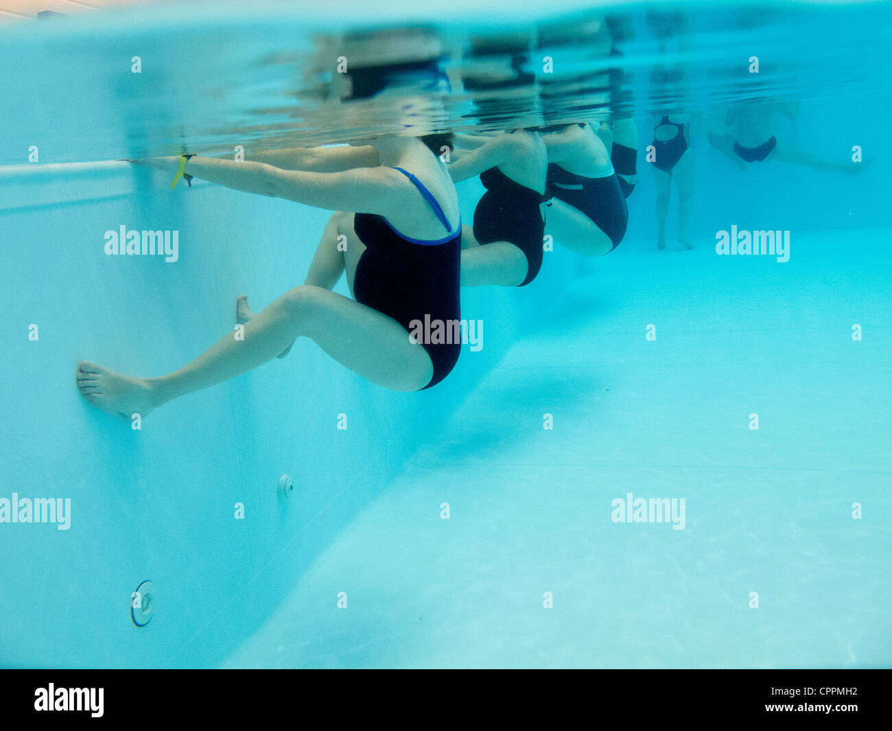 la ginnastica che si fa in piscina pedalando