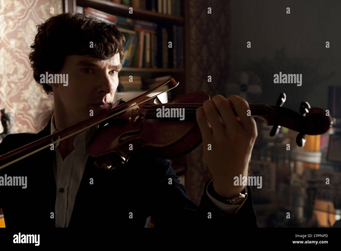 Sherlock holmes violin immagini e fotografie stock ad alta risoluzione -  Alamy