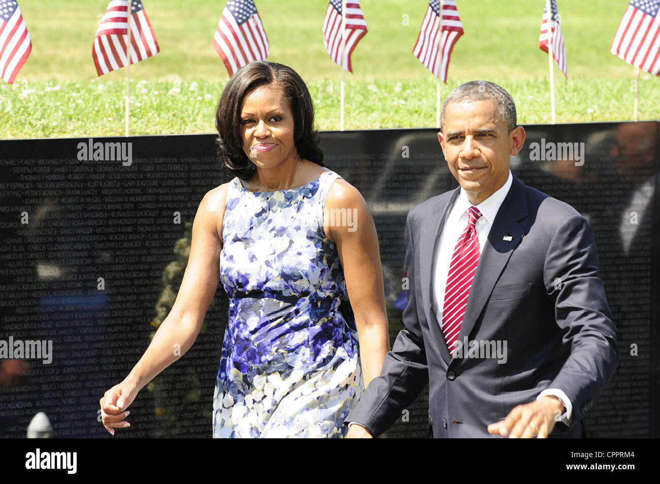 Il Presidente Usa Barack Obama e la first lady Michelle Obama arriva per il Memorial Day cerimonie in occasione del cinquantesimo anniversario della guerra del Vietnam in Vietnam Memorial Wall 28 Maggio 2012 a Washington, DC Foto Stock