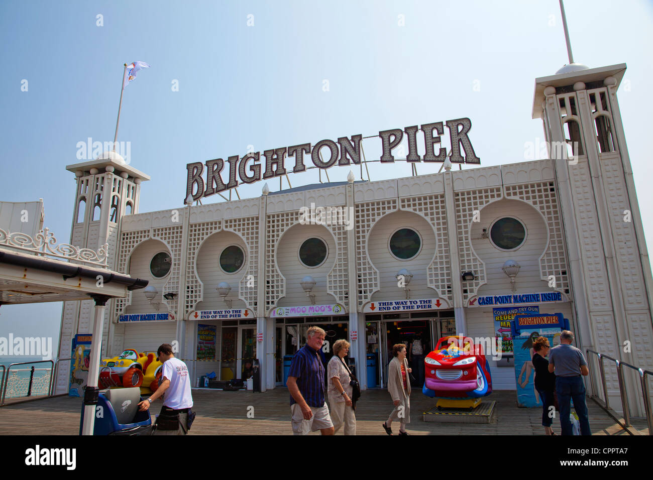 Il Brighton Pier segno e ingresso alla Sala Arcade in East Sussex - UK Foto Stock
