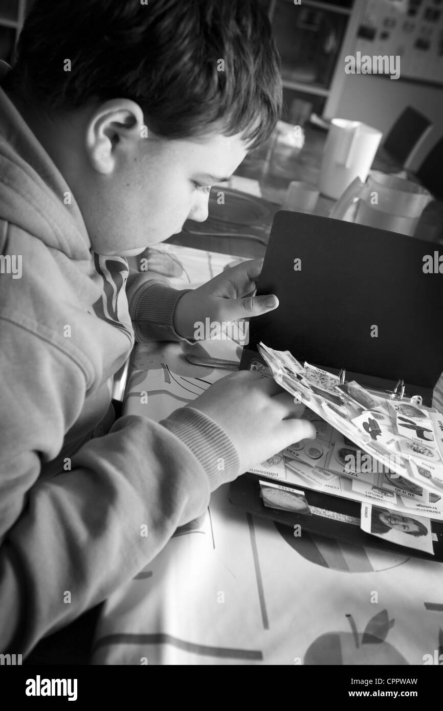 BAMBINO AUTISTICO Foto Stock