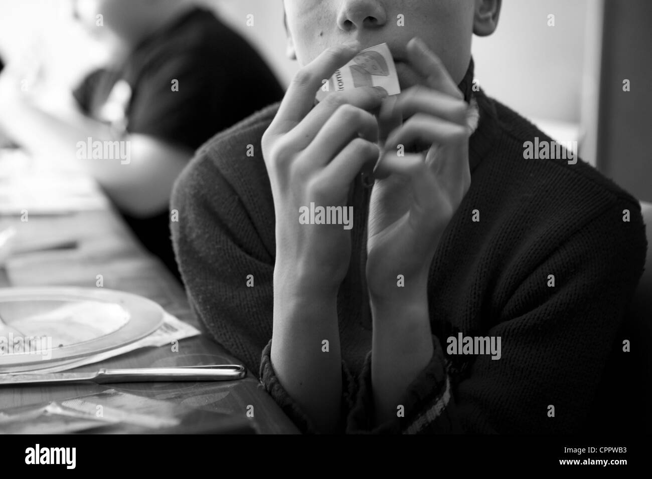 BAMBINO AUTISTICO Foto Stock