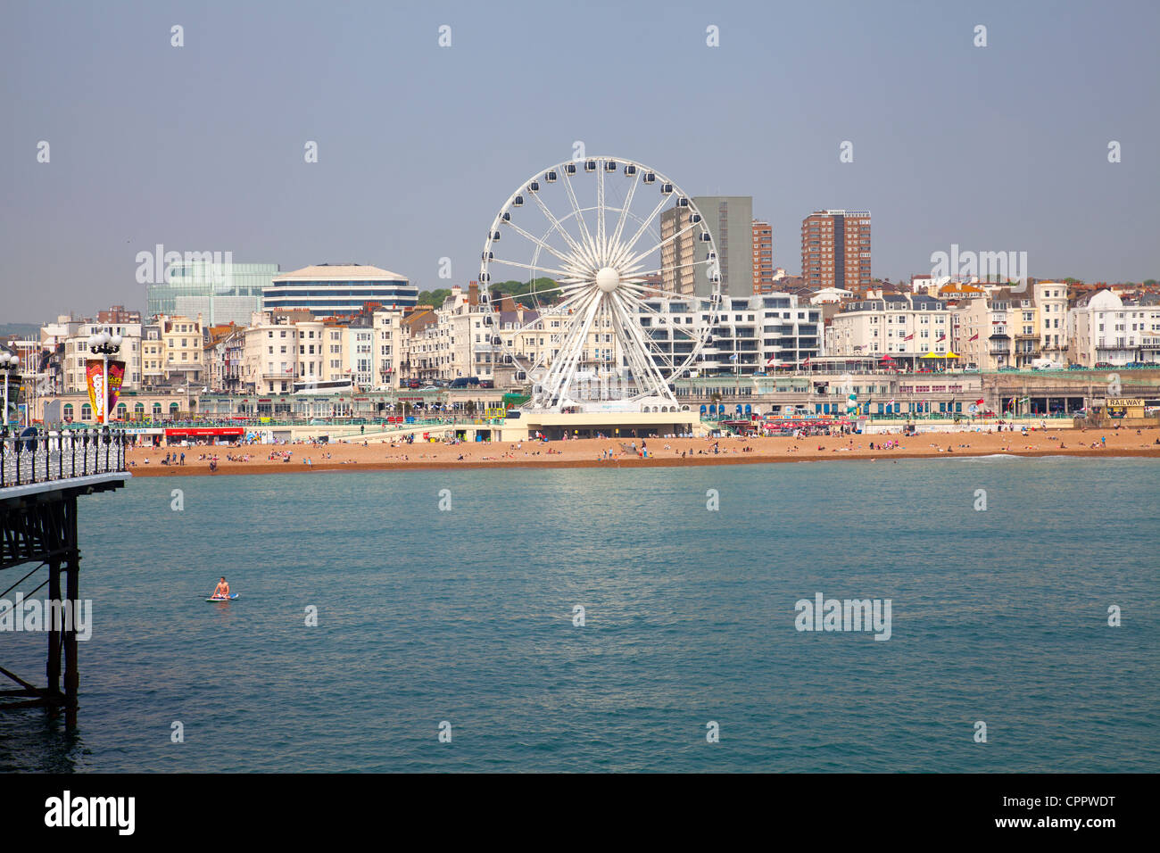 Brighton con grande ruota sulla spiaggia in East Sussex - UK Foto Stock