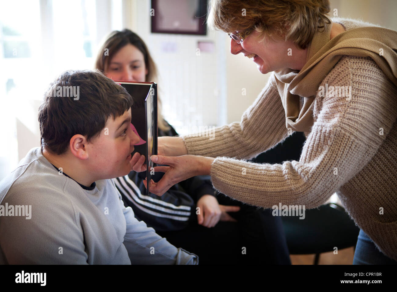 BAMBINO AUTISTICO Foto Stock
