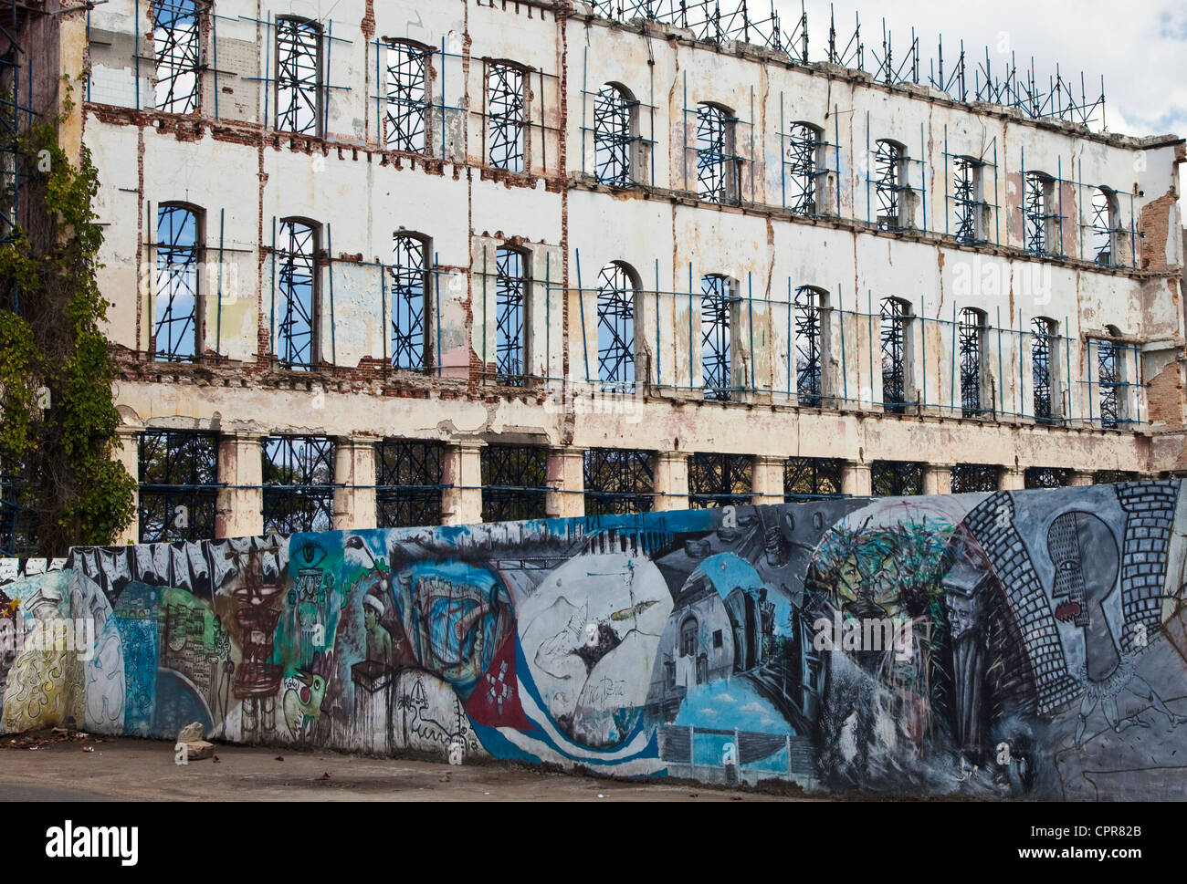 Graffiti su un vecchio muro in Havana Cuba Foto Stock