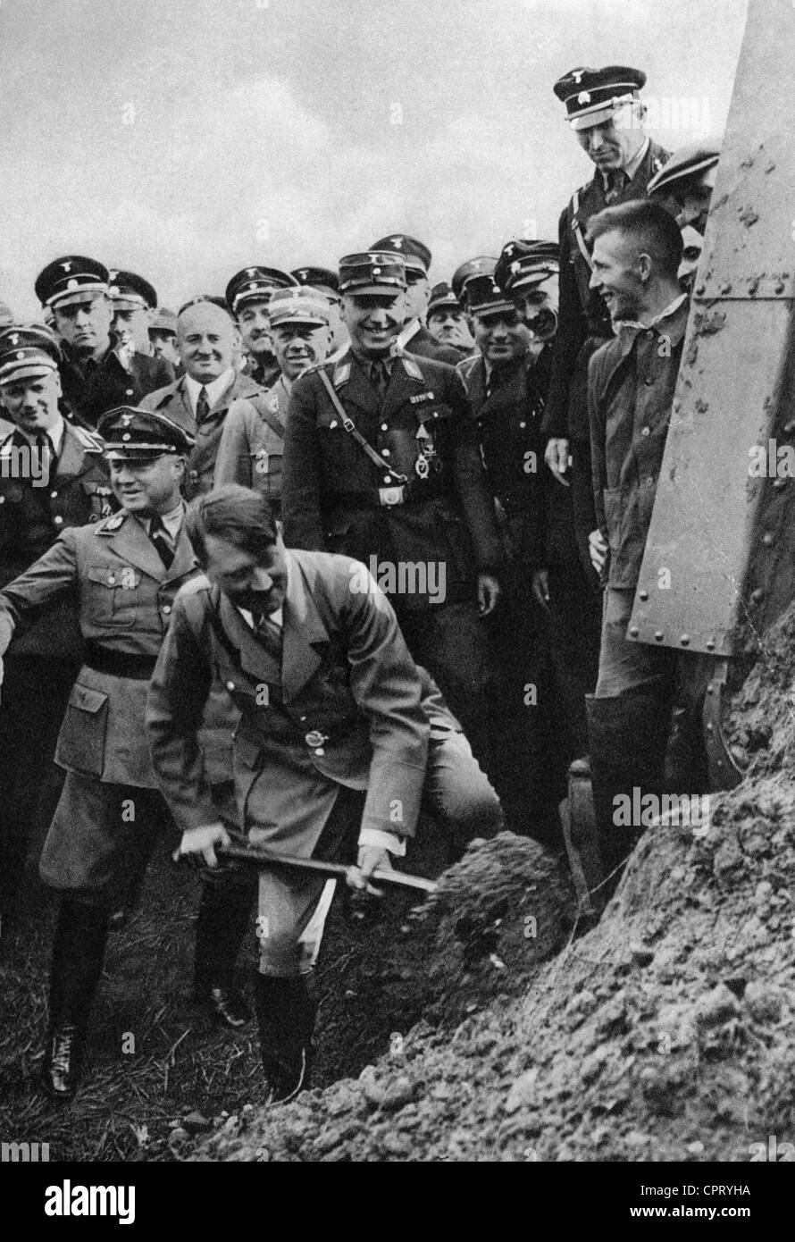 Hitler, Adolf, 20.4.1889 - 30.4.1945, Cancelliere tedesco politico (NSDAP) dal 30.1.1933, metà lunghezza, freno a terra per Reichsautobahn (autostrada) Francoforte - Heidelberg, 23.9.1933, Foto Stock