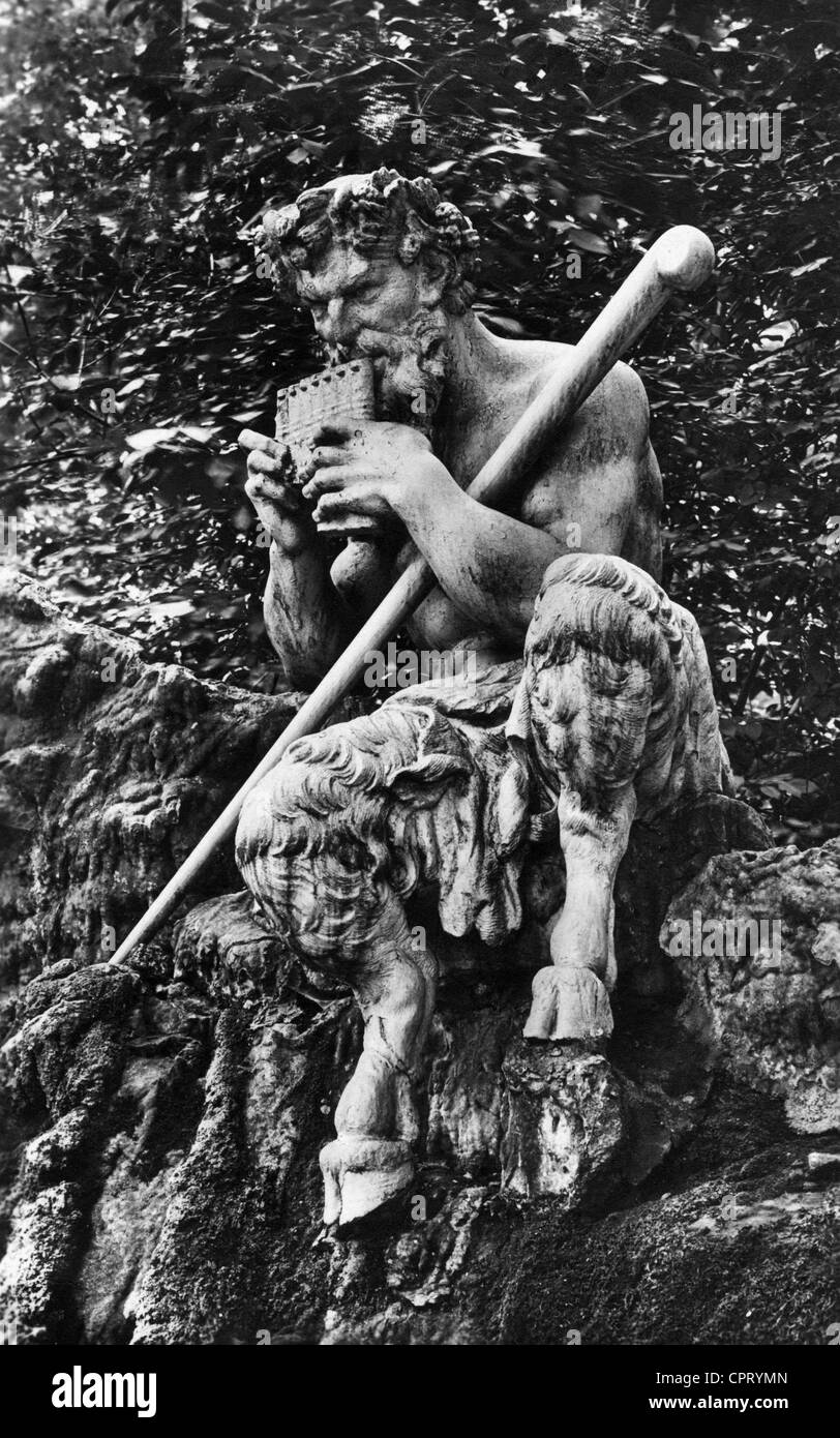 Pan, divinità della natura greca, lunghezza intera, statua nel giardino del castello di Schwetzingen, Germania, cartolina, 20th secolo, Foto Stock