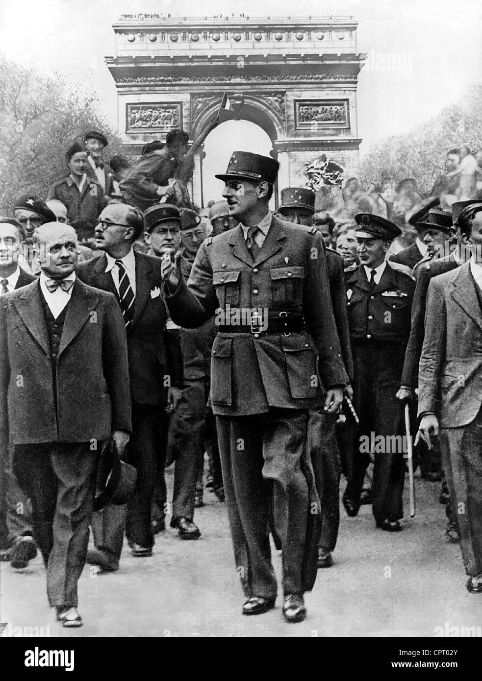 Gaulle, Charles de, 22.11.1890 - 9.11.1970, generale francese, politico, leader delle Forze francesi libere 1940 - 1945, a tutta lunghezza, ritorno a Parigi, Champs Elysees, 26.8.1944, foto ritoccata, Foto Stock
