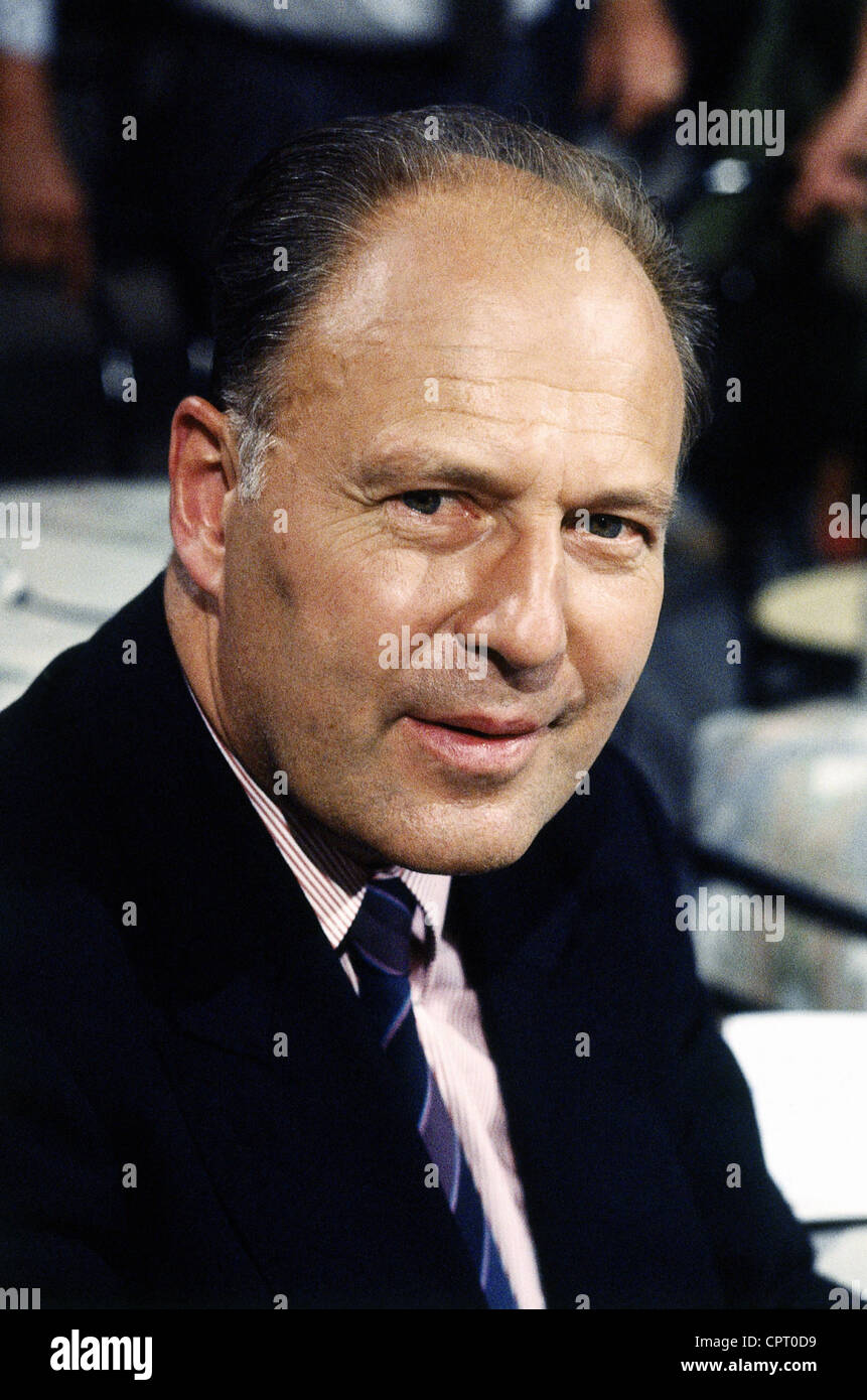 Warnke, Juergen, * 20.3.1932, politico tedesco, ministro federale della cooperazione e dello sviluppo economico 1992 - 1997 e 1989 - 1991, ritratto, circa 1990, Foto Stock