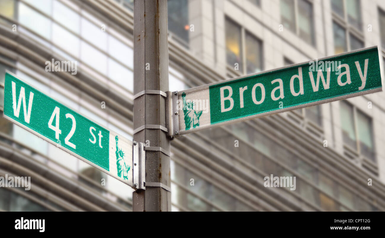 Indicazioni stradali per Broadway e 42nd street a New York City Foto Stock
