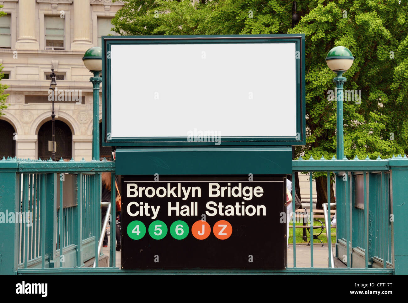 Copia spazio al di sopra del ponte di Brooklyn Bridge City Hall Station in New York City Foto Stock