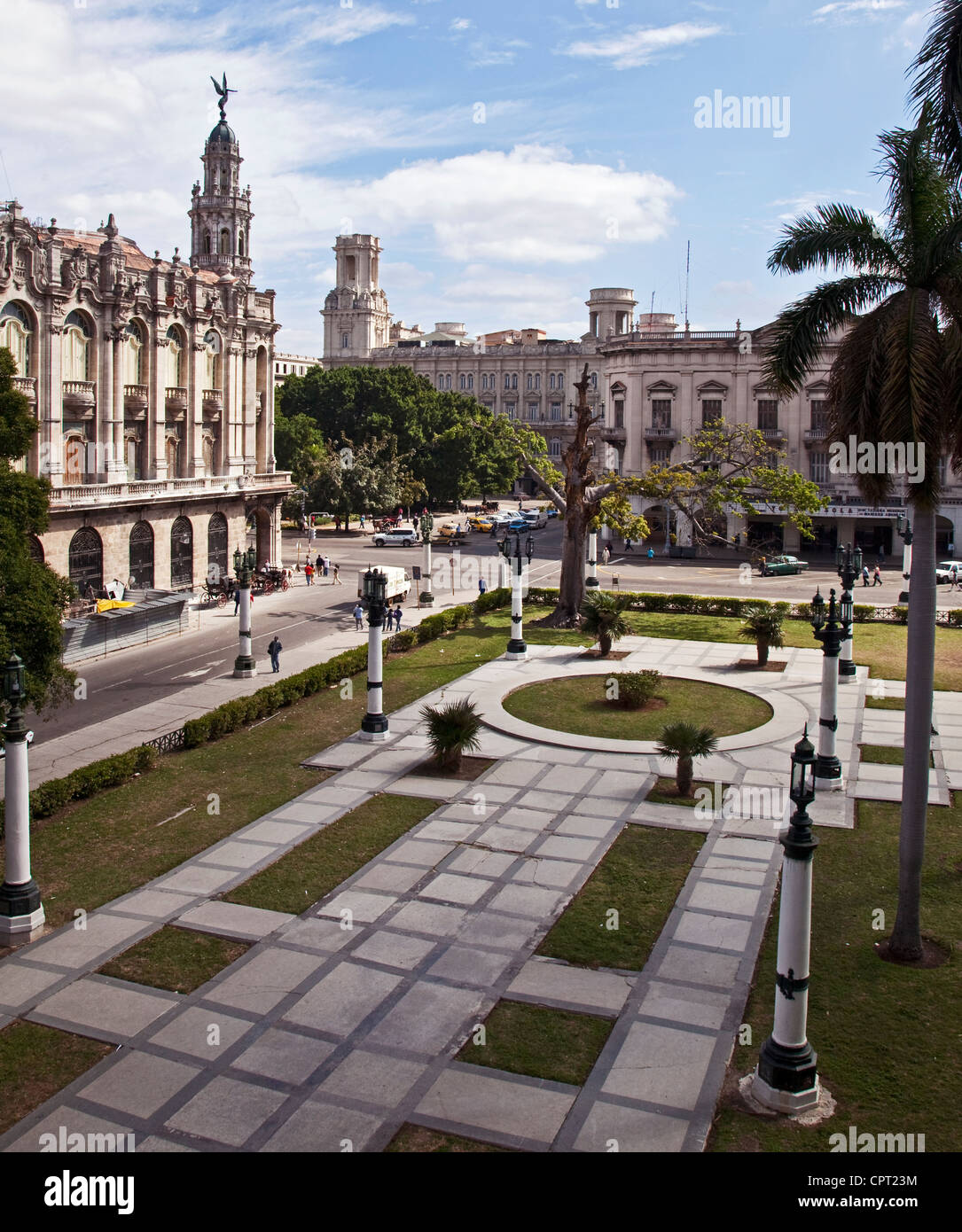 Vista dalla creazione del capitale Havana Vecchia Cuba, guardando verso il Bivio di San Jose e Paseo de Marti Foto Stock