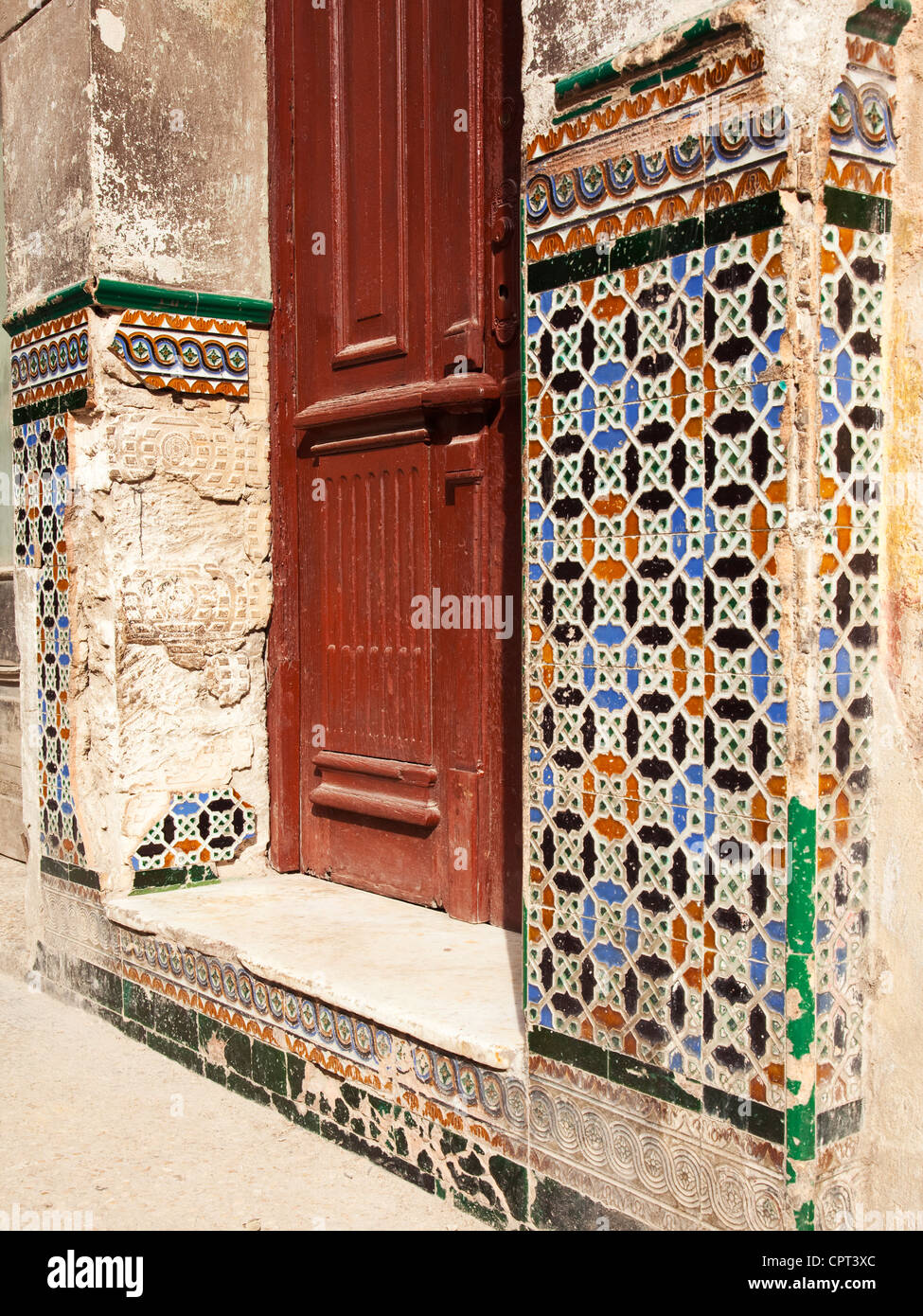 I pannelli di piastrelle accanto a porta a l'Avana Vecchia Cuba Foto Stock