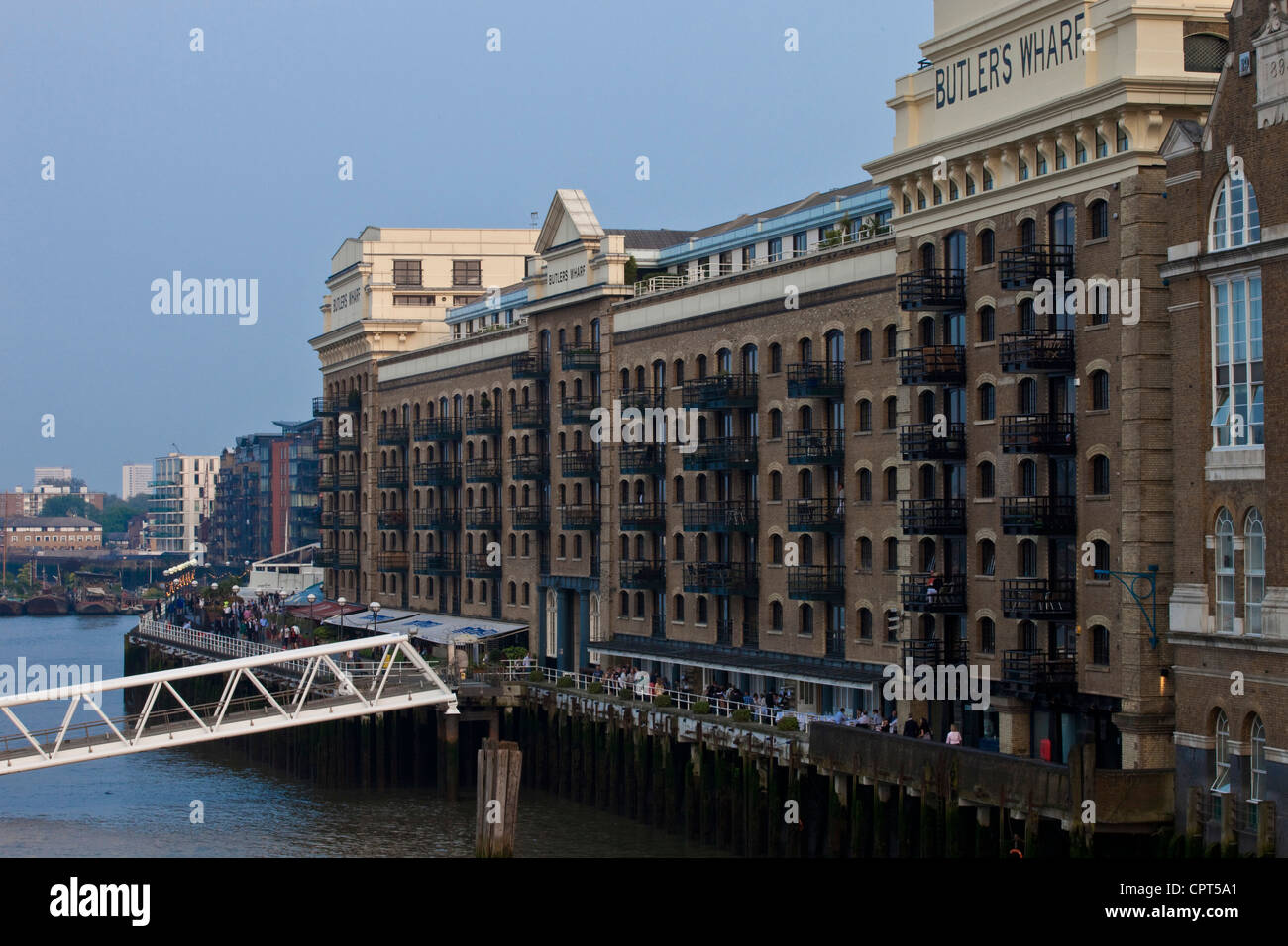 Butler's Wharf vicino al Tower Bridge di Londra, Inghilterra Foto Stock