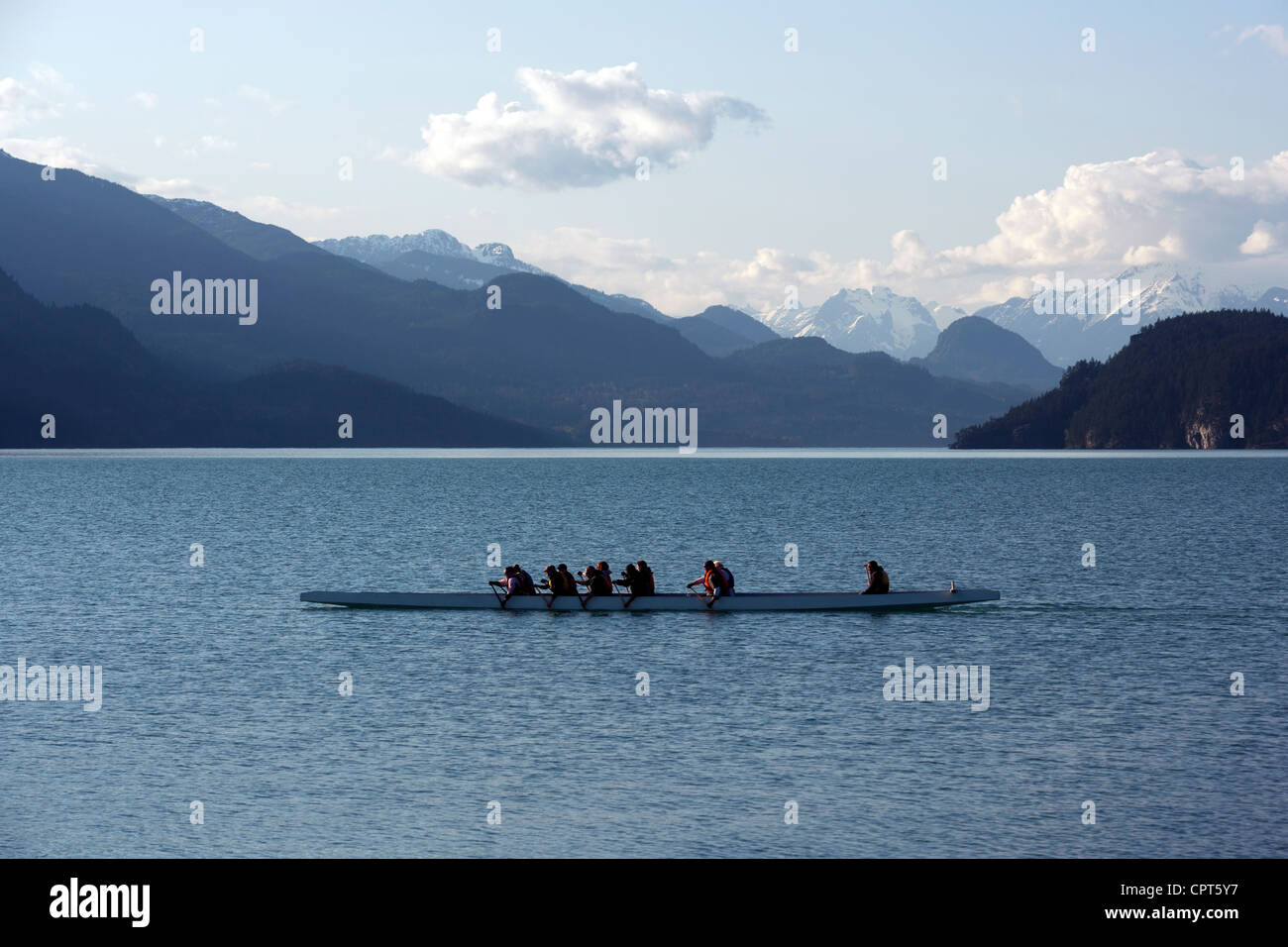 Fraser Valley Dragon Boat Club di canottaggio sul Lago Harrison - Harrison Hot Springs, British Columbia, Canada Foto Stock