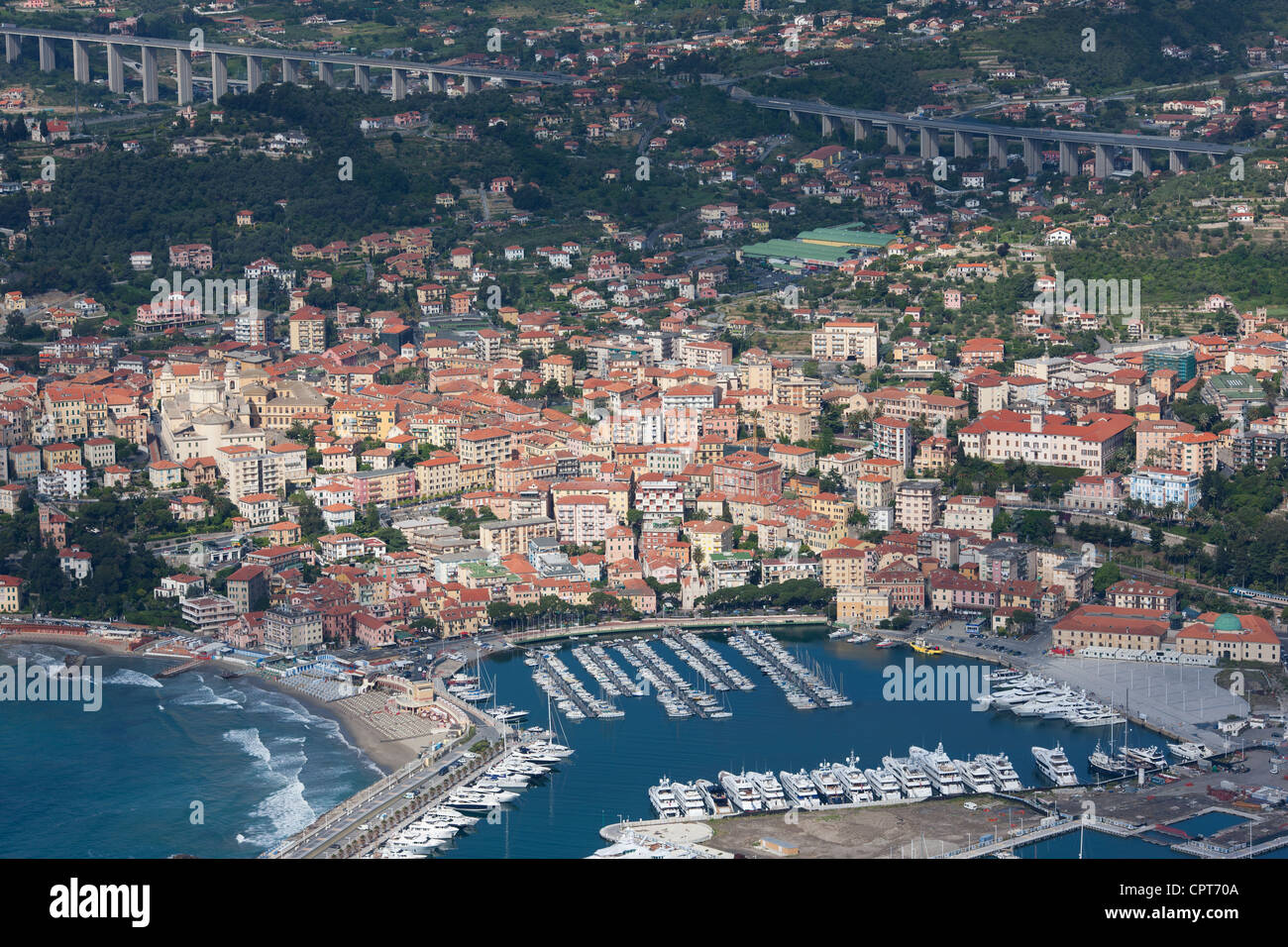 VISTA AEREA. Il centro storico e il porto turistico di Imperia. Provincia di Imperia, Liguria, Italia. Foto Stock