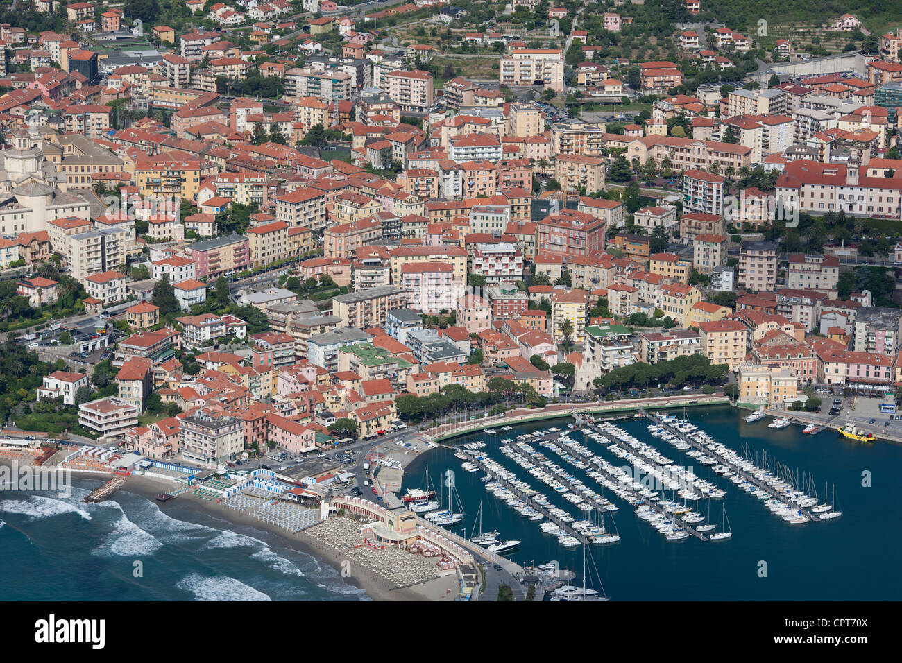 VISTA AEREA. Il centro storico e il porto turistico di Imperia. Provincia di Imperia, Liguria, Italia. Foto Stock