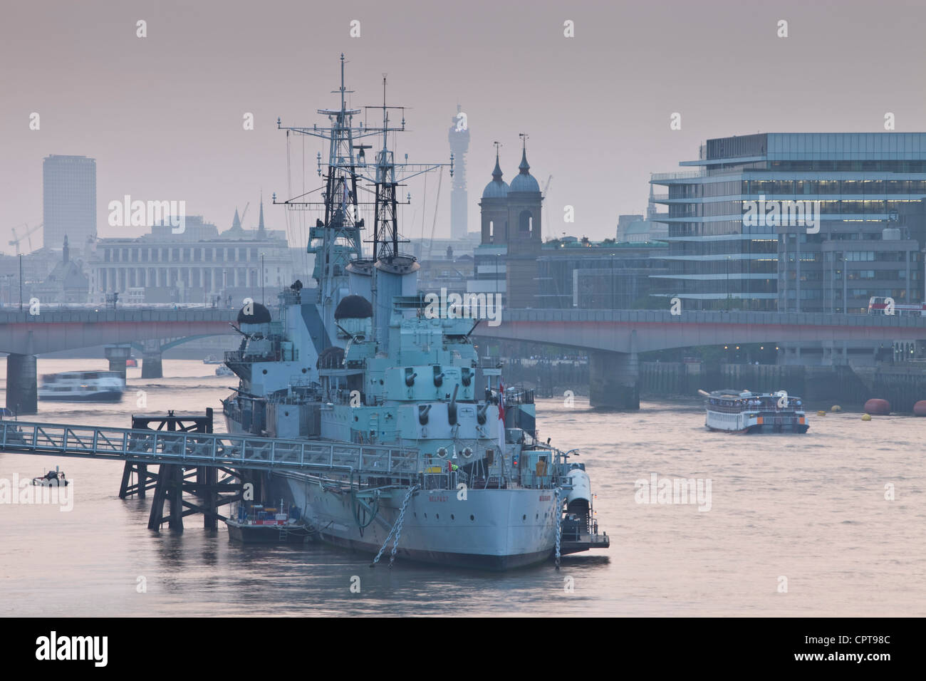 HMS Belfast (attrazione turistica), il fiume Tamigi, Londra, Inghilterra Foto Stock