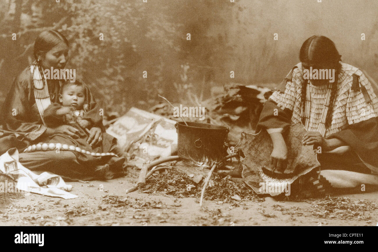 Indiani Sioux la preparazione della cena, Dakota, 1899, STATI UNITI D'AMERICA Foto Stock